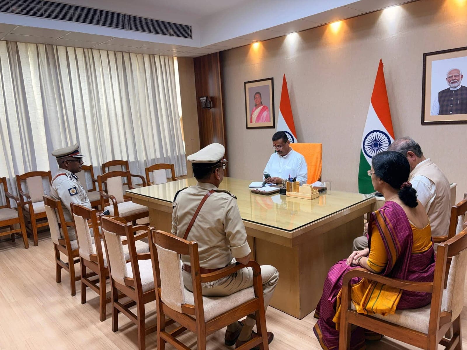 নবান্নে মুখ্যমন্ত্রী শুভেন্দুর প্রথম ক্যাবিনেট বৈঠক: জারি সব চালু প্রকল্প। আয়ুষ্মান ভারত শুরু